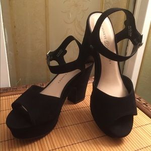 Chinese Laundry... size 9... black...